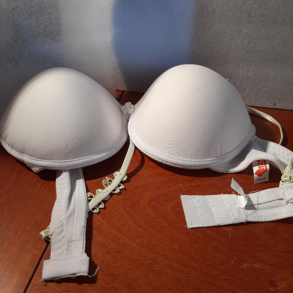 New With Tag ! HQT Women Push Up Bra 38 C White
